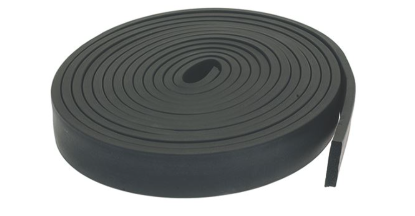 SCHWARZE SCHAUMSTOFFDICHTUNG 40x8 mm - 6 m